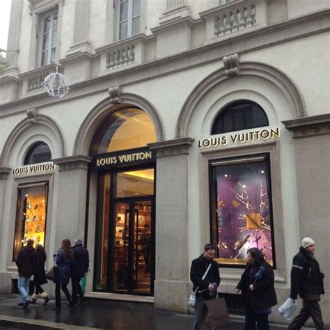 via montenapoleone 2 ragazzo louis vuitton